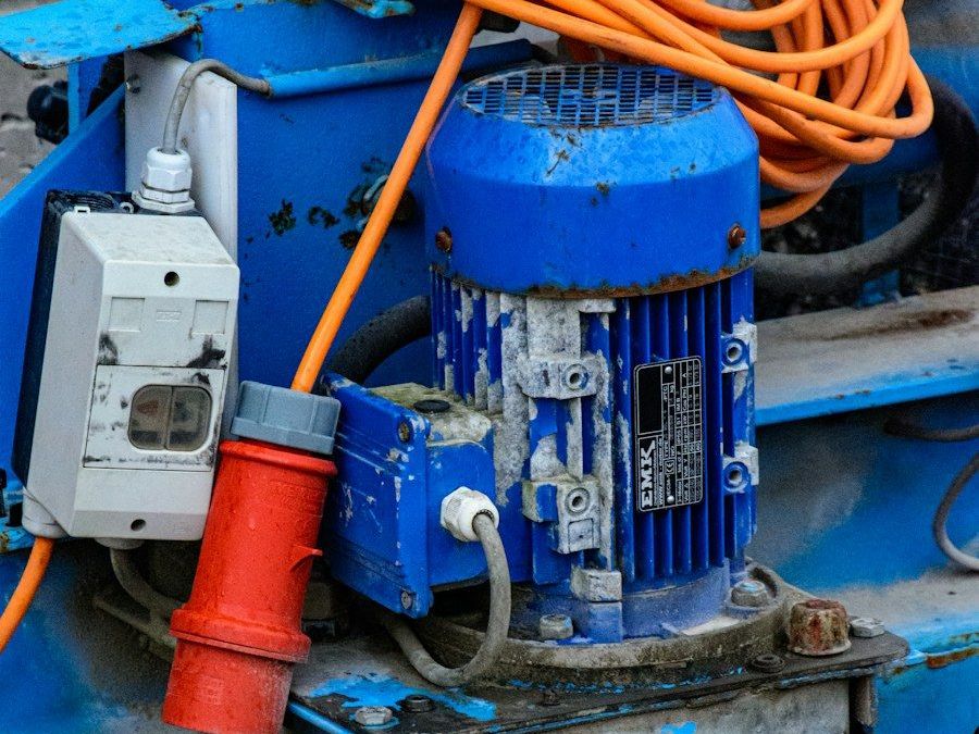 Blauwe draaistroommotor met CEE-stekker